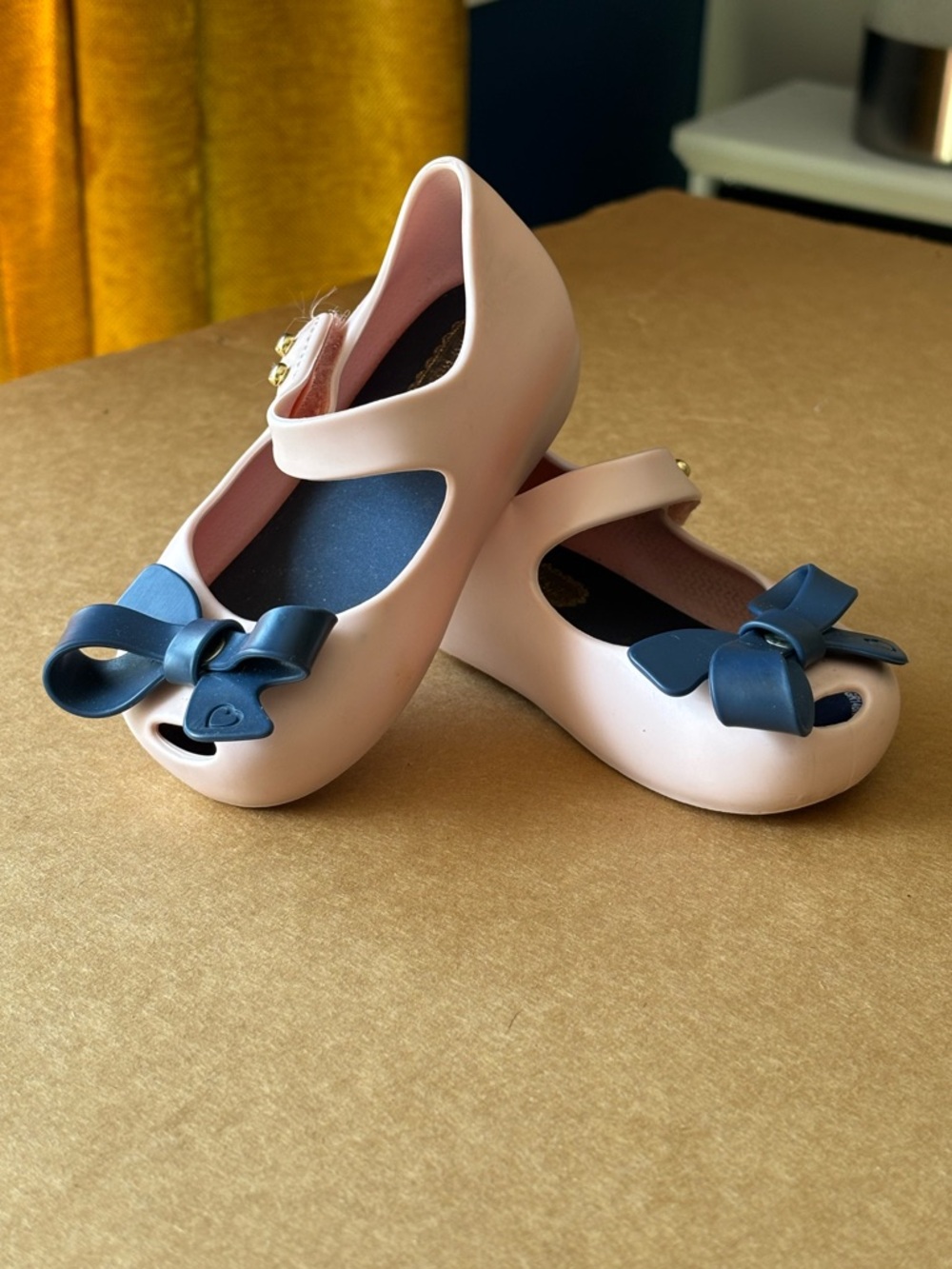 Mini Melissa baby girls size 5 pink water safe blue bow